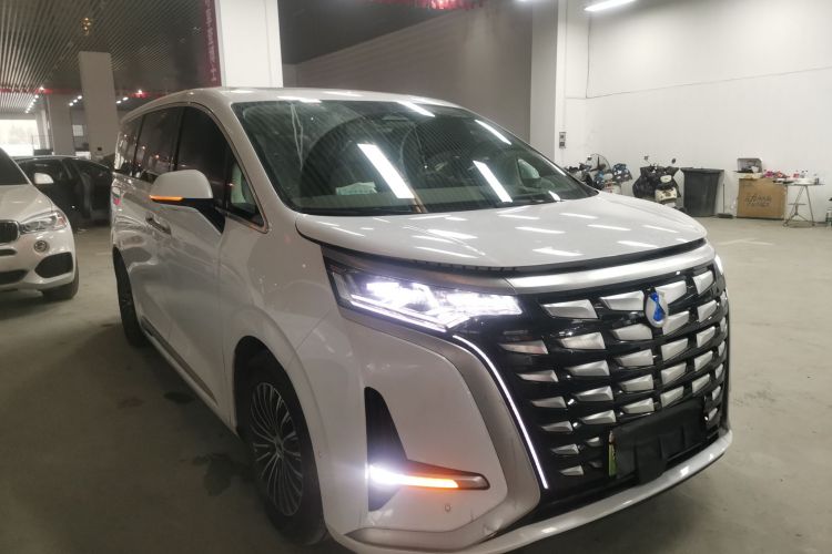 腾势D9 2022款 DM-i 970 四驱旗舰型车身外观3