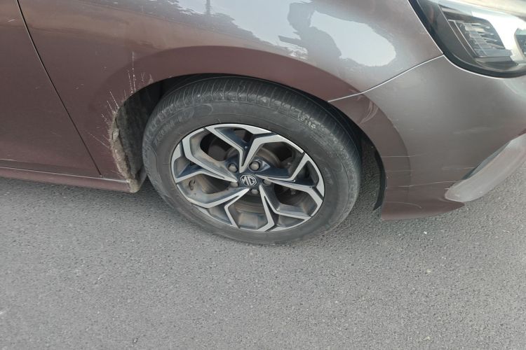 名爵 MG5 2021款 180DVVT CVT青春豪华版车身外观10