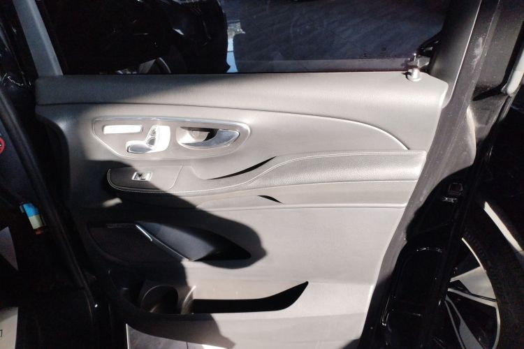 奔驰V级 2018款 V 260 L 尊贵加长版 国VI中控内饰7005