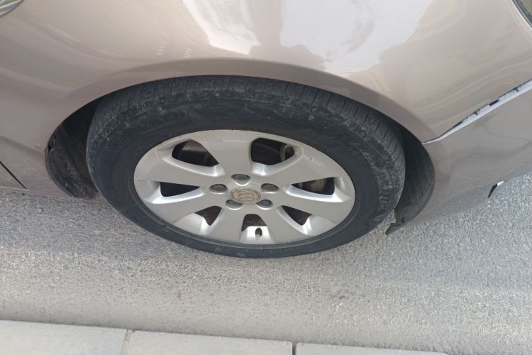 别克 君威 2013款 1.6T 自动精英运动版车身外观6007