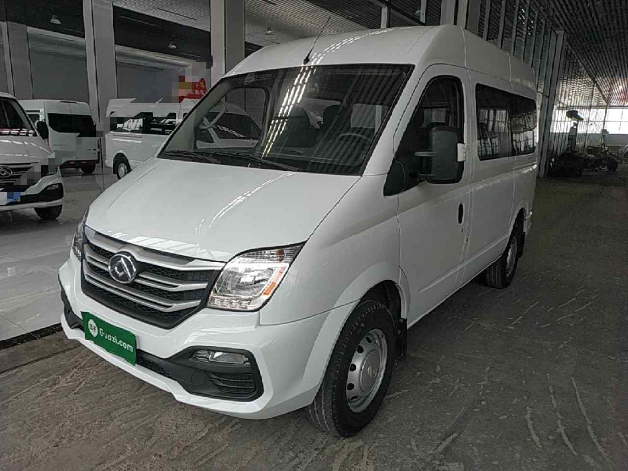 上汽大通MAXUS 新途V80 2024款 傲运通超值版 6MT 短轴中顶127Ps 5/6座(2)
