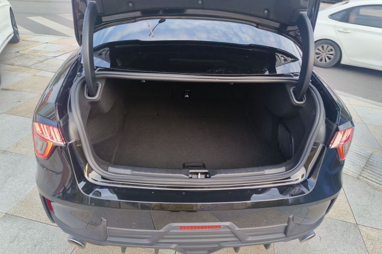 领克03 2020款 1.5TD DCT劲Pro版机舱底盘23