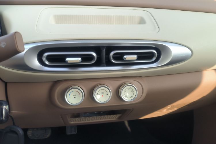 五菱汽车 宏光MINIEV 2025款 四门版 进阶款中控内饰16