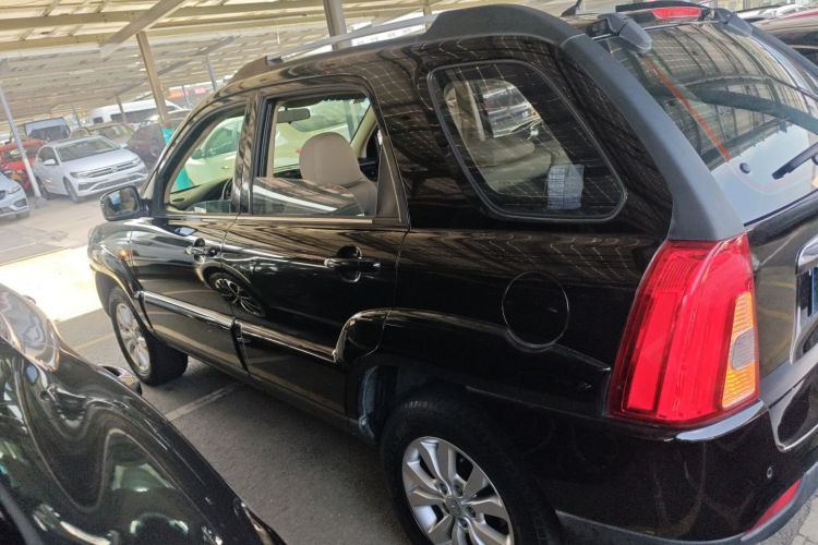 起亚 狮跑 2013款 2.0L 自动两驱版GL车身外观4