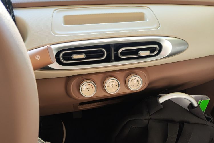 五菱汽车 宏光MINIEV 2025款 四门版 进阶款中控内饰16