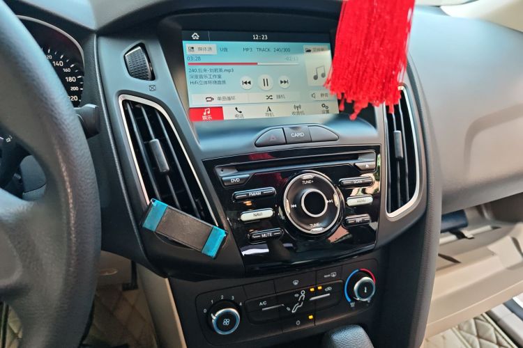 福特 福克斯 2018款 三厢经典 1.6L 自动舒适型智行版局部细节16