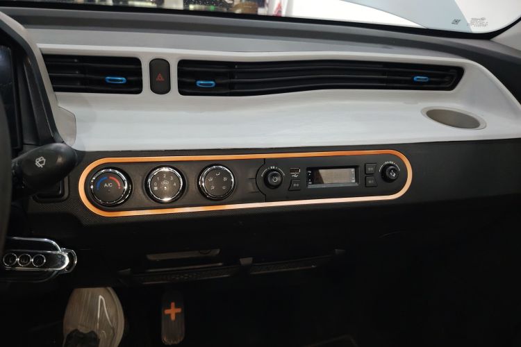 五菱汽车 宏光MINIEV 2021款 马卡龙夹心款 170km 磷酸铁锂中控内饰16