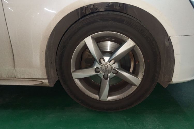 奥迪A4L 2013款 35 TFSI 自动标准型车身外观10