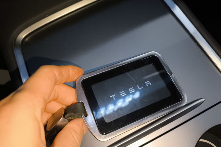 特斯拉 Model Y 2021款 长续航全轮驱动版中控内饰7001