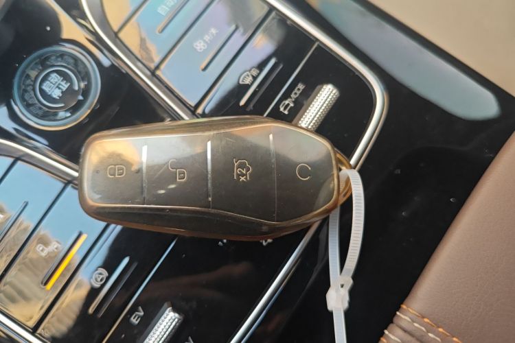 比亚迪 秦PLUS 2023款 冠军版 DM-i 120KM卓越型中控内饰7001