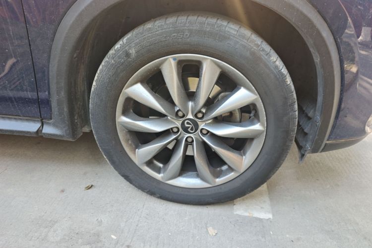 英菲尼迪QX50 2020款 2.0T 两驱时尚版车身外观10