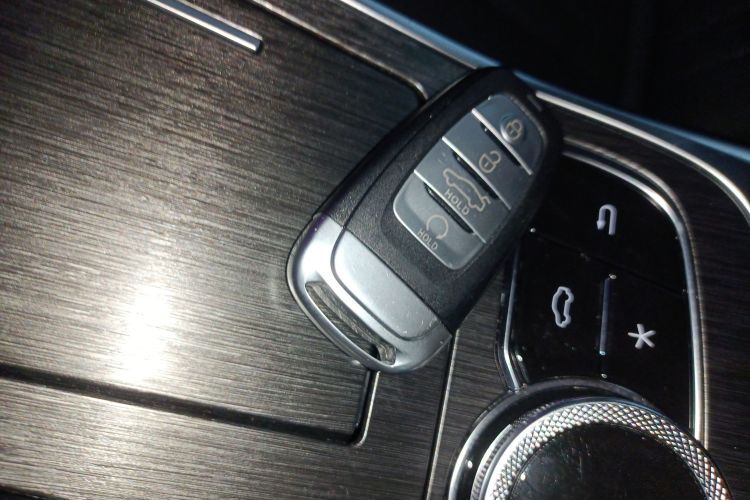 红旗H9 2022款 2.0T 智联旗畅版中控内饰11