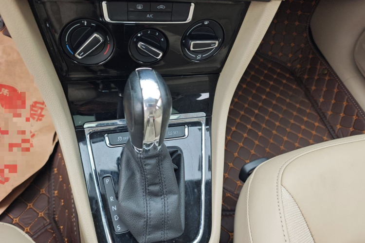 大众 宝来 2015款 质惠版 1.6L 自动舒适型中控内饰18