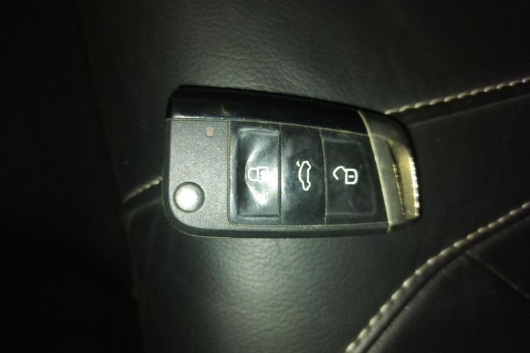 大众 帕萨特 2017款 330TSI DSG尊荣版中控内饰11