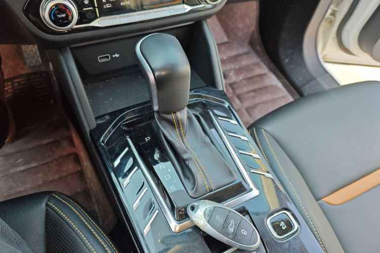 奔腾T77 2019款 230 TID 自动豪华型 国V中控内饰18