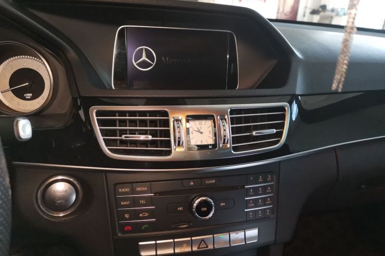 奔驰E级 2015款 改款 E 260 L 运动型中控内饰16