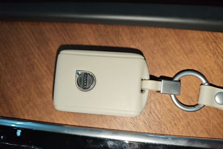 沃尔沃XC90 2024款 B5 智行豪华版 7座中控内饰7001