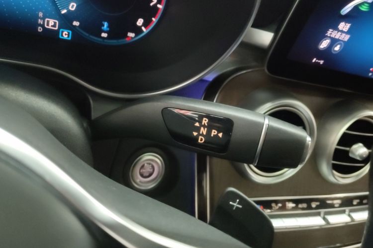 奔驰GLC 2022款 改款 GLC 260 L 4MATIC 豪华型中控内饰18