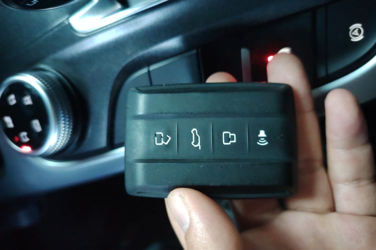 坦克300 2023款 越野版 2.0T 征服者中控内饰11