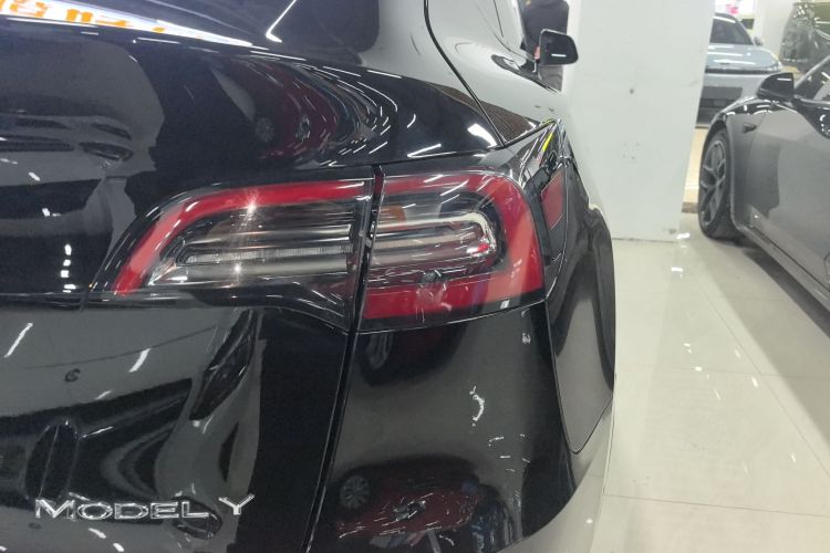 特斯拉 Model Y 2021款 长续航全轮驱动版 3D7车身外观9