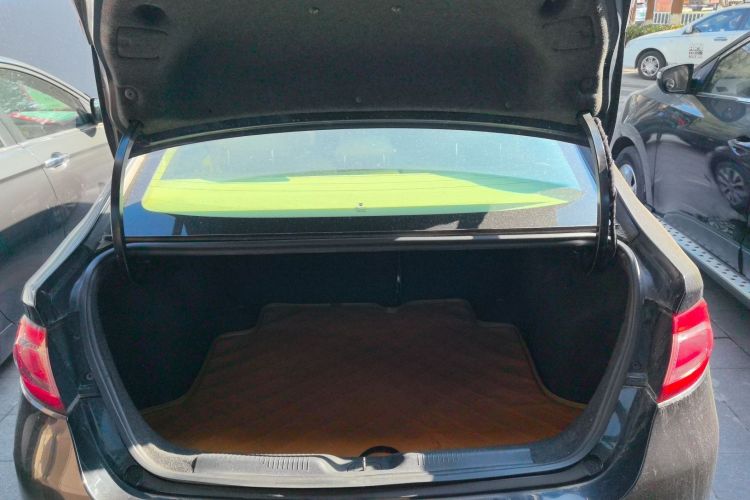 菲亚特 菲翔 2012款 1.4T 自动劲享版机舱底盘23