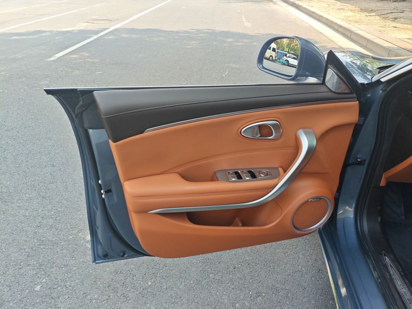 欧拉闪电猫 2022款 555km 尊贵版