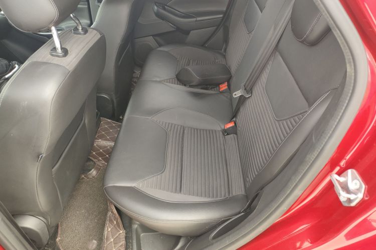 福特 福克斯 2015款 两厢 1.6L 自动风尚型中控内饰21