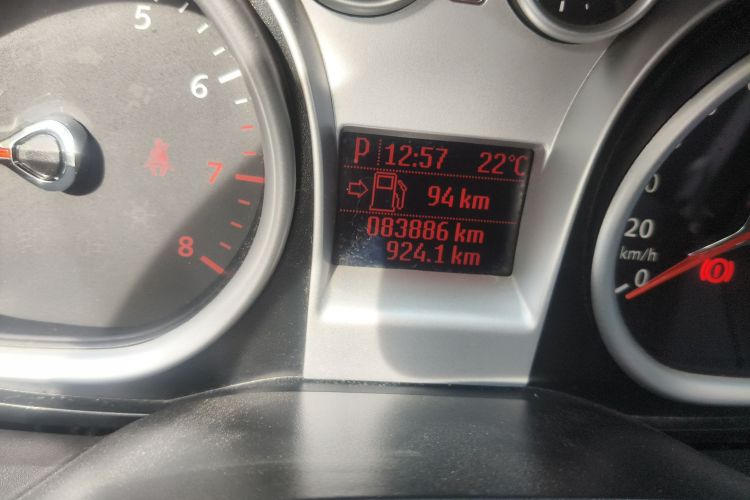 福特 福克斯 2013款 两厢经典 1.8L 自动基本型中控内饰15