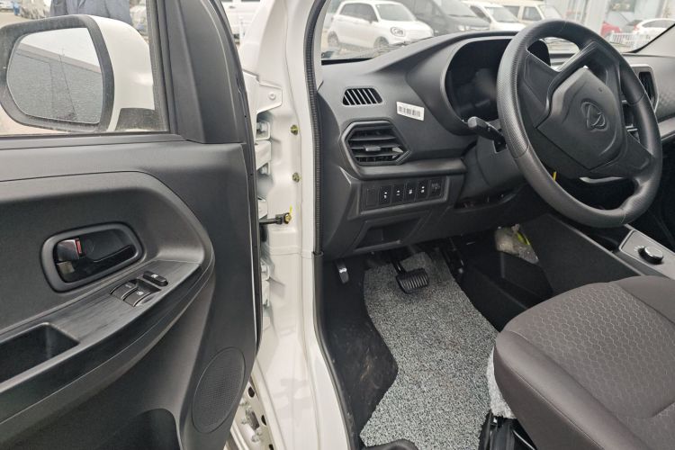 长安凯程 长安睿行EM60 2025款 客运版 舒适型 6座 300km 背掀门中控内饰20