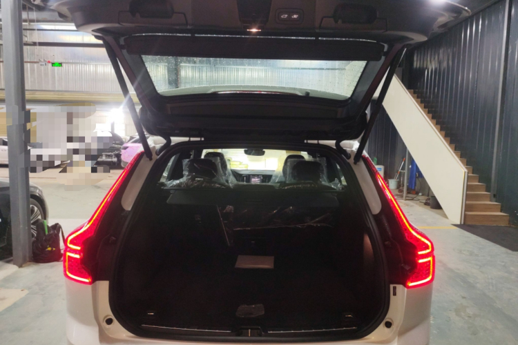 沃尔沃XC60 2025款 B5 四驱智远豪华版机舱底盘23