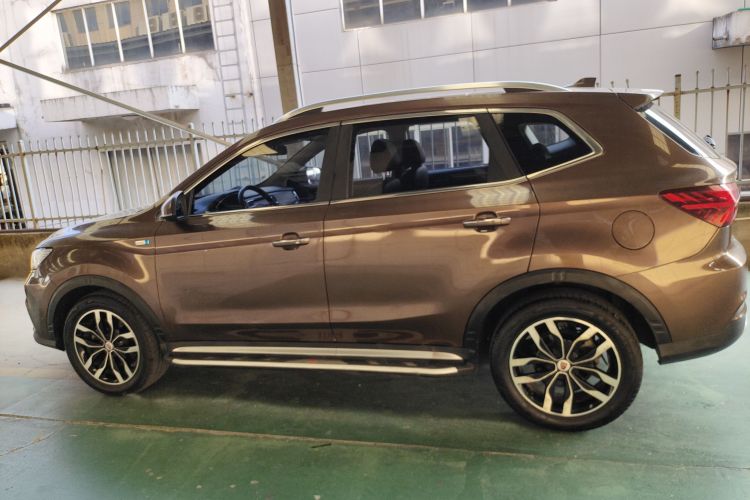 荣威RX5 2016款 20T 两驱自动互联网智享版车身外观4