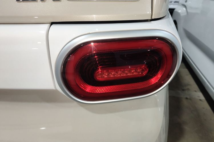 五菱汽车 宏光MINIEV 2024款 第三代 215km 青春版车身外观9