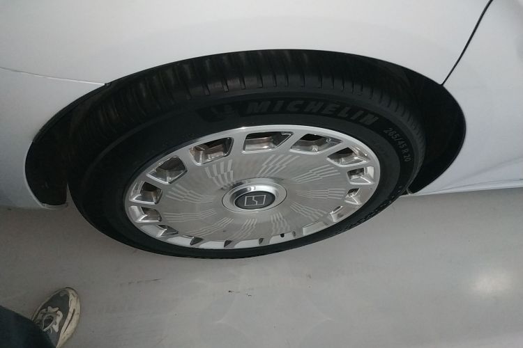 极氪009 2024款 光辉车身外观6008