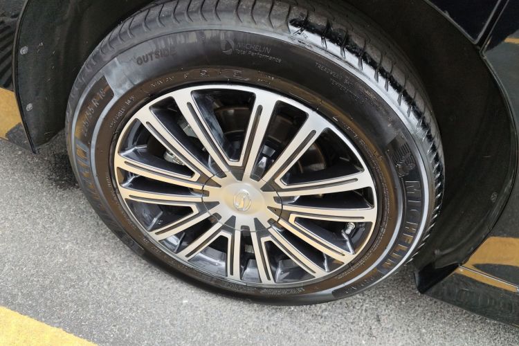 广汽传祺 传祺M8 2021款 领秀系列 390T 尊贵版车身外观6008