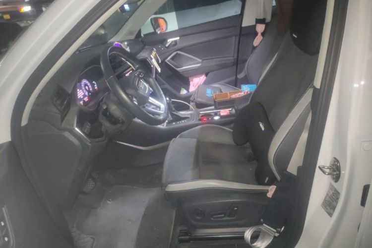 奥迪Q3 2019款 35 TFSI 进取动感型中控内饰19