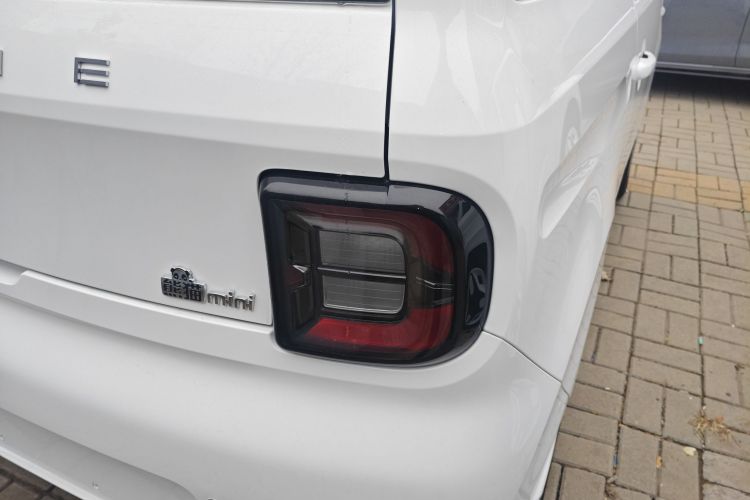 吉利银河 熊猫 2025款 210km 元气熊车身外观9