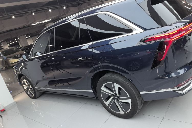 魏牌 蓝山 2025款 四驱 Max车身外观4