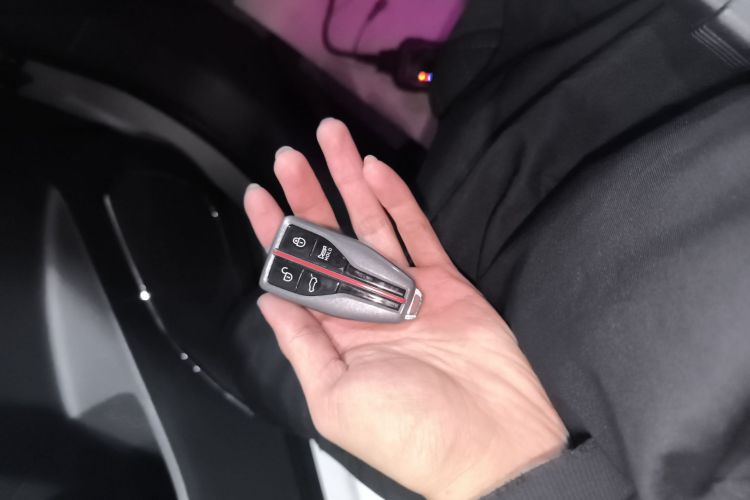 红旗HS5 2022款 改款 2.0T 智联旗享四驱版中控内饰11