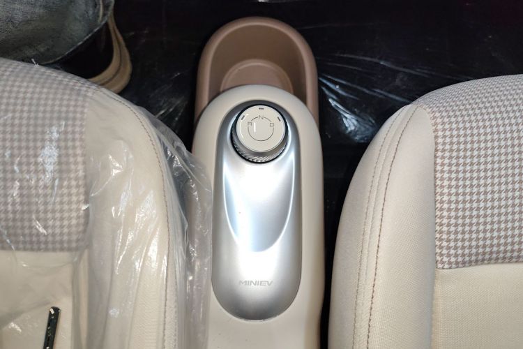 五菱汽车 宏光MINIEV 2025款 四门版 进阶款中控内饰18