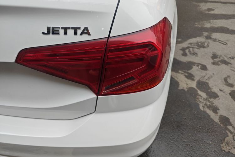 大众 捷达 2017款 1.4L 手动时尚型车身外观9