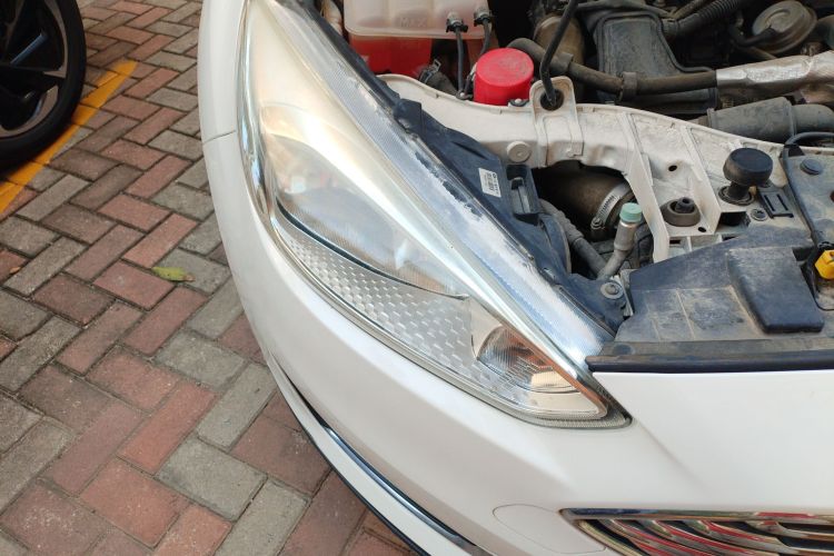 福特 福克斯 2015款 三厢 EcoBoost 125 自动超能风尚型车身外观8