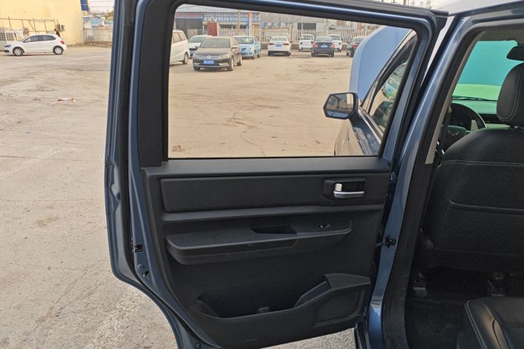 五菱汽车 五菱宏光PLUS 2020款 1.5L 手动舒适型 7座中控内饰49