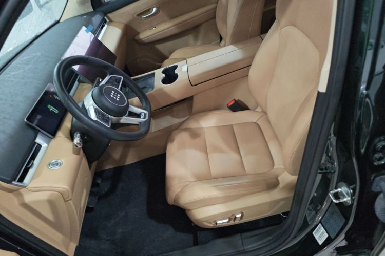 蓝电E5 PLUS 2025款 120km 标准旅行定制版 7座中控内饰19