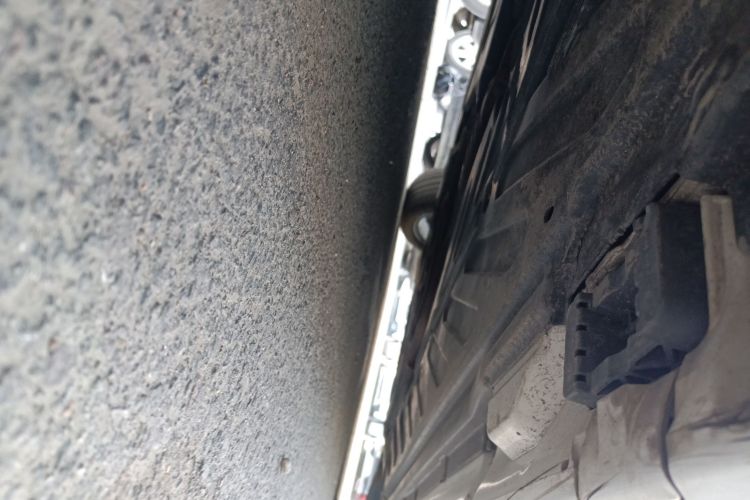 奔驰C级 2017款 改款 C 200 运动版局部细节9002