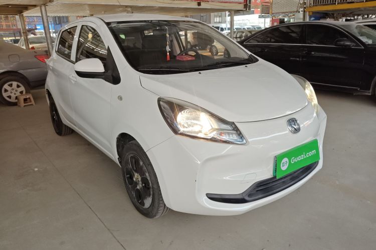 长安欧尚 奔奔E-Star 2021款 国民版 心悦版（快充版）磷酸铁锂（31.95kWh）车身外观3