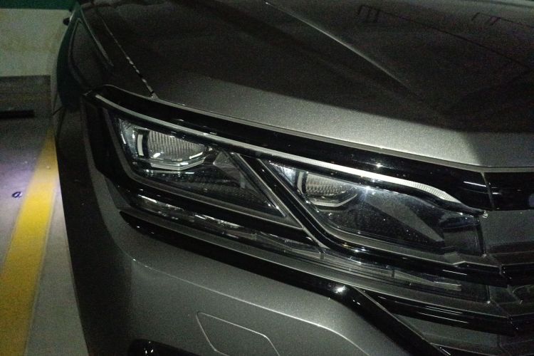 大众 途锐 2022款 3.0TSI 锐享版 曜黑运动套装车身外观8