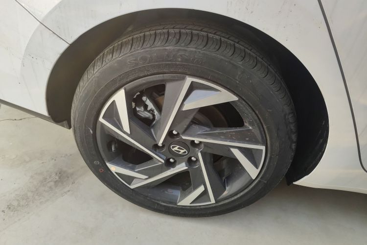 现代 伊兰特 2023款 1.5L CVT GLX精英版车身外观6008