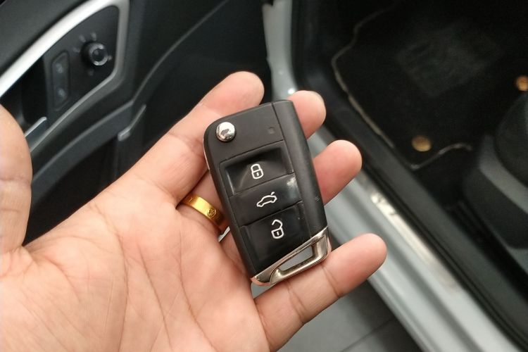 大众 高尔夫 2019款 280TSI DSG舒适型 国V中控内饰7001