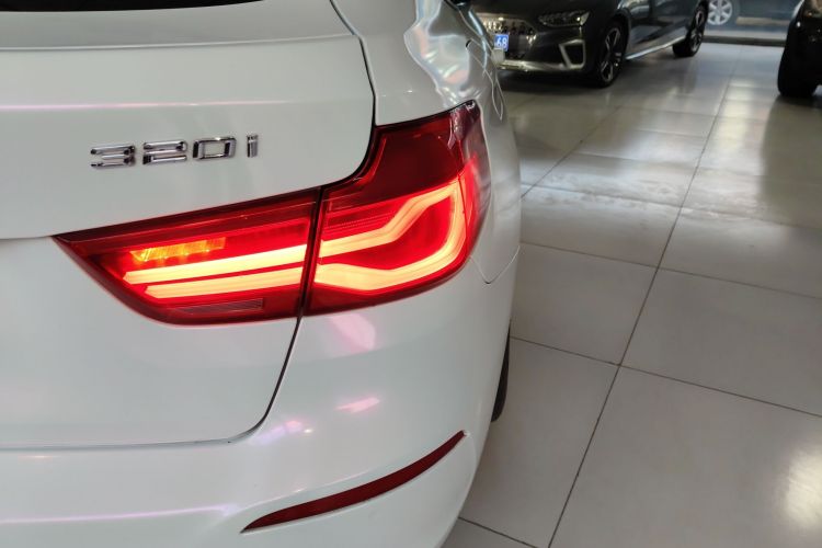 宝马3系GT 2019款 320i 时尚型车身外观9