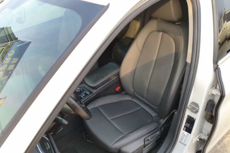 宝马1系 2020款 120i 时尚型局部细节19